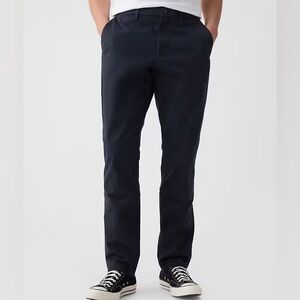 NWT GAP Modern Khakis in Athletic Taper